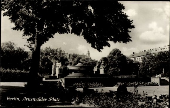 Postcard Berlin Friedrichshain, Arnswalder Platz, fountains, trees, clouds, statues