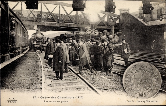 Postcard Paris, Greve des Cheminots, Broken down trains, Bahnstreik