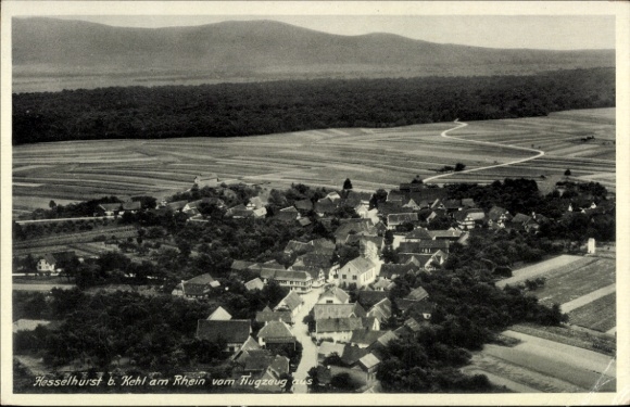 Ak Hesselhurst Willstätt in Baden, Luftaufnahme von Hesselhurst, Kehl am Rhein, Landschaft, Felde