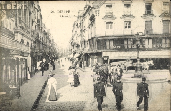 Postcard Dieppe Seine Maritime, Grande Rue, Café