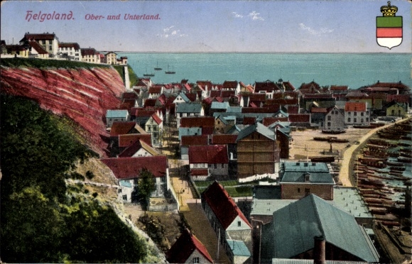 Ak Nordseeinsel Helgoland,  Ober- und Unterland, Küstenansicht, Schiffe im Wasser