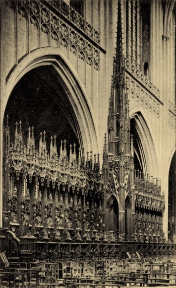 Postcard Anvers Antwerp Flanders, rows of chairs in a cathedral, Gothic architecture, no person