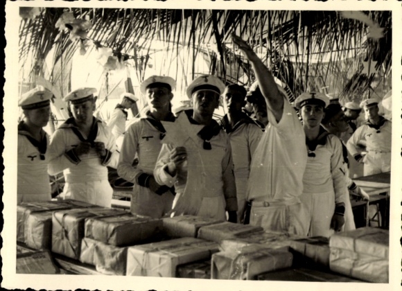 Foto Ak Reichsmarine, Matrosen des Linienschiffs Schleswig Holstein