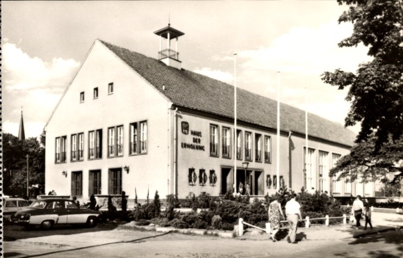 Postcard Ostseebad Ahlbeck on Usedom, FDGB recreation home, House of Recreation, Architecture