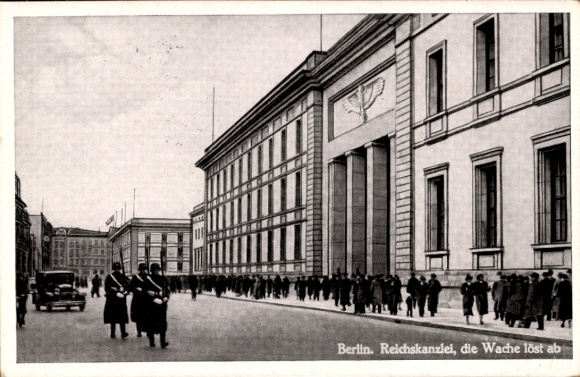 Postcard Berlin Mitte, Reich Chancellery, The Guard is relieved, Voßstraße, SS