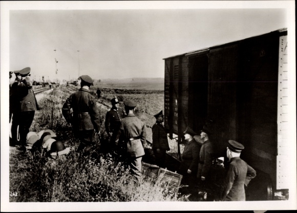 Photo H. Hoffmann, Gdańsk Danzig, police stop freight train with explosives and ammunition 1939