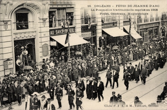 Postcard Orléans Loiret, Festival of Joan of Arc, traditional procession 1908, crowd, building