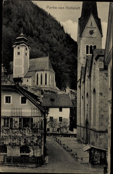 Ak Hallstatt im Salzkammergut Oberösterreich, Partie von  Kirche, Häuser, Berglandschaft