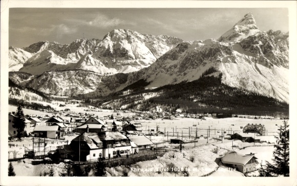 Ak Ehrwald in Tirol, Schneebedeckte Berge, Dorfansicht, Winterlandschaft,  Tirol