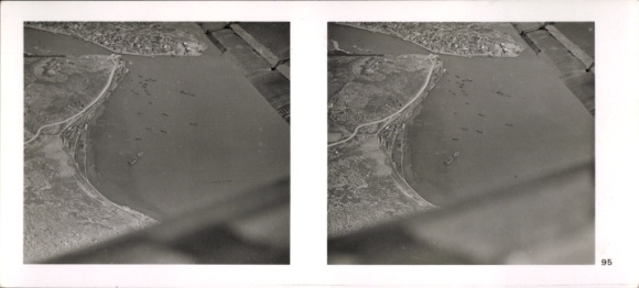 Stereo image photo Flying and Winning No. 95, Sunken ships in the harbor of Chalkis Greece