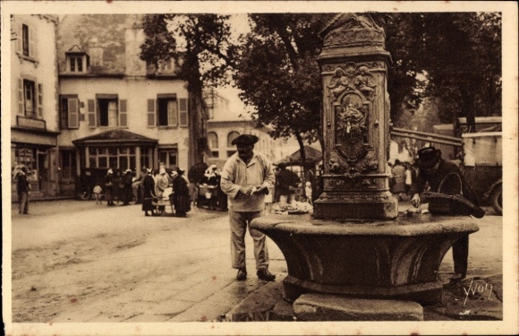 Postcard Concarneau Finistère, square with market, fountain, buildings, people, old-fashioned clothes