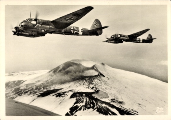 Ak Deutsche Luftwaffe, Junkers Ju 88 über dem Ätna