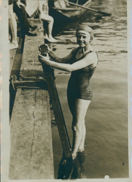 Photo Paris, Traversee de Paris a la Nage, Coupe Feminine, Yvonne Degraine, 1913
