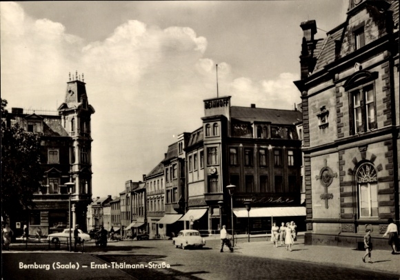 Postcard Bernburg an der Saale, Ernst-Thälmann-Straße, city view, buildings