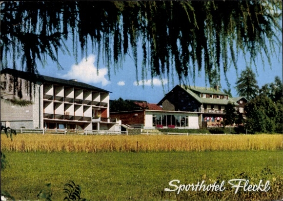 Ak Fleckl im Fichtelgebirge Warmensteinach Oberfranken, Sporthotel  Landschaft mit Hotelgebäude, 