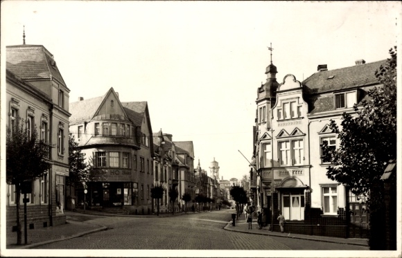 Ak Zeulenroda in Thüringen, Städtische Szene,  Architektur, ruhige Straße