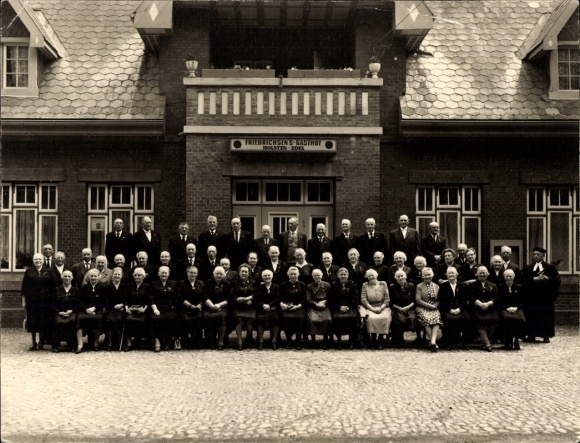 Photo Bredstedt in North Frisia, Gasthof Friedrichsen, party, group photo