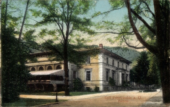 Postcard Bad Freienwalde an der Oder, front view of a building, trees, sun, facade, spa house