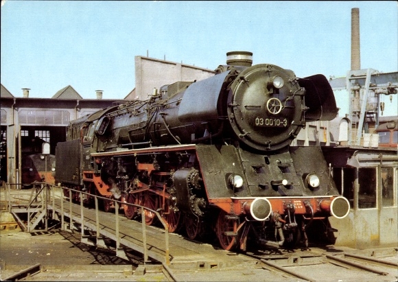 Ak stoomlocomotief BR 03 0010-3 in Stralsund depot