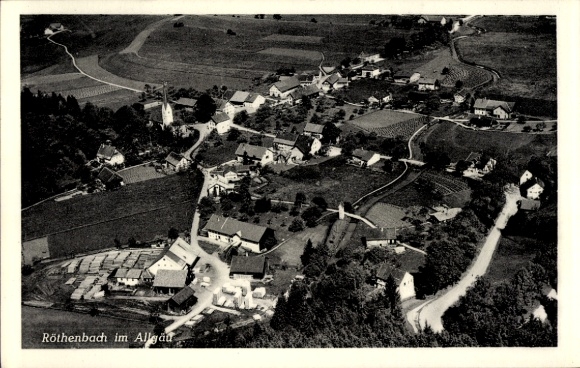 Ak Röthenbach im Allgäu, luchtfoto van Röthenbach, landelijke gebouwen, landschap, kerk