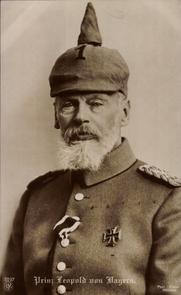 Postcard Prince Leopold of Bavaria, portrait, uniform, Iron Cross, spiked helmet