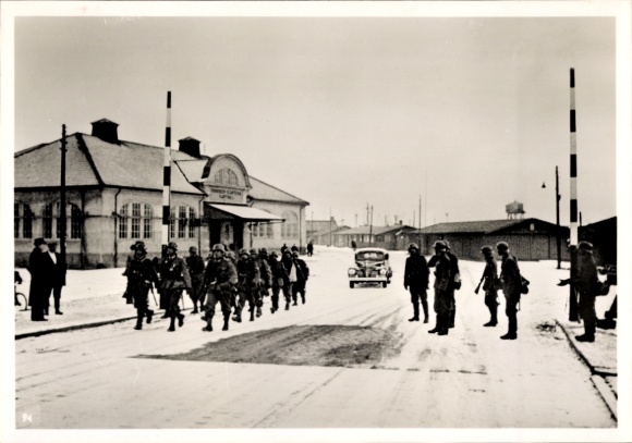Photo Trondhjem Trondheim Norway, German troops marching through Trondheim, April 1940, WWII