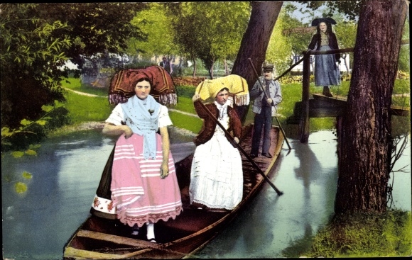 Kasteel Ak in het Spreewald, Spreewald-vrouwen in klederdracht, boot
