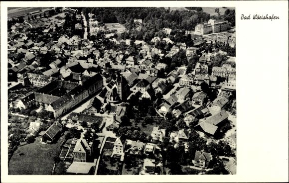 Ak Bad Wörishofen im Unterallgäu, Luftaufnahme von  zahlreiche Häuser, Kirche, Bäume