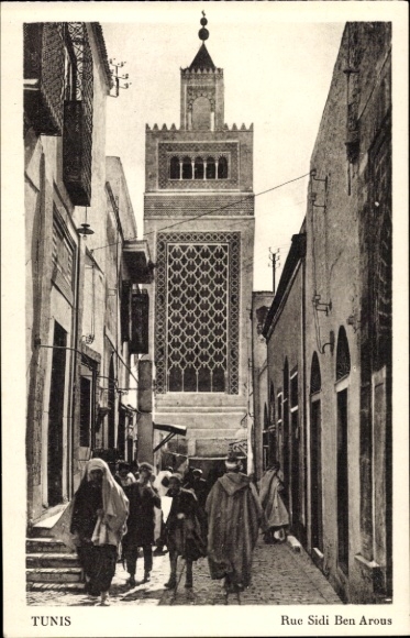 Ak Tunis Tunesien, Straße mit Menschen, Turmgebäude, historische Architektur, Tunis
