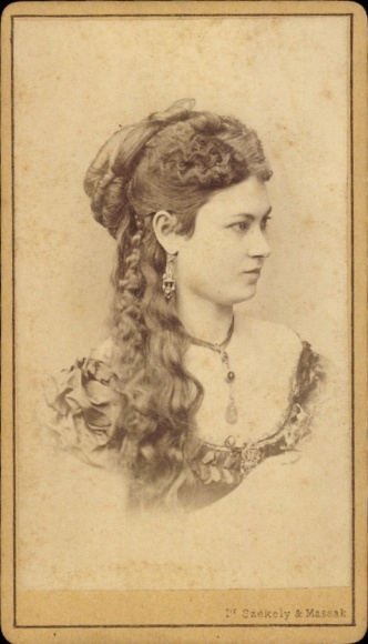 CdV Woman portrait in Profile, Jewelry