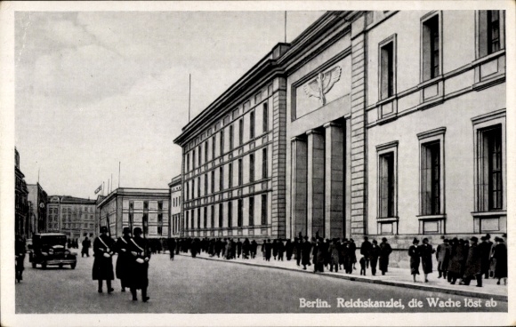 Postcard Berlin Mitte, Reich Chancellery, The Guard is relieved, Voßstraße, SS