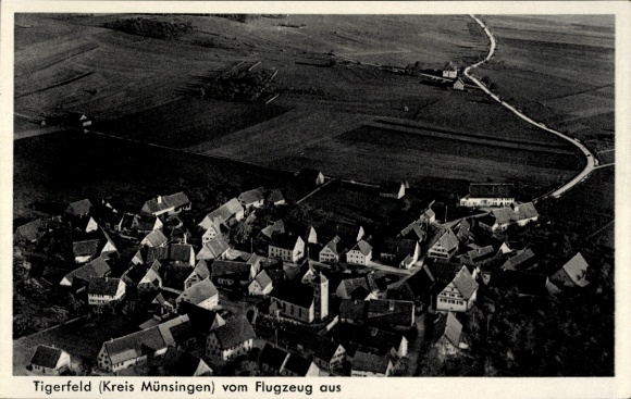 Ak Tigerfeld Pfronstetten in Baden Württemberg, Luftaufnahme von Tigerfeld, ländliche Landschaft,
