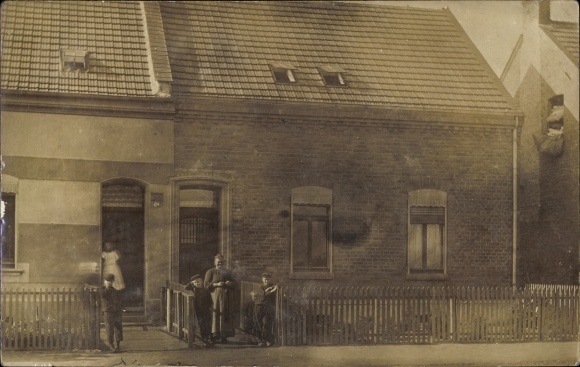 Photo Postcard Willich am Niederrhein, residential building no. 62b, residents
