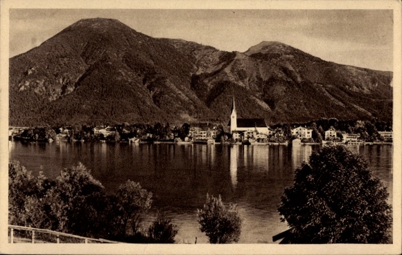 Ak Egern am Tegernsee Oberbayern, Panorama des Tegernsees, Wallberg, Setzberg, Kirche, Gebäude, W