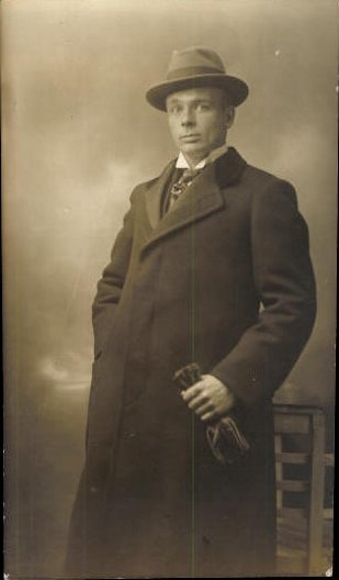 10 old photo PC men, various motifs