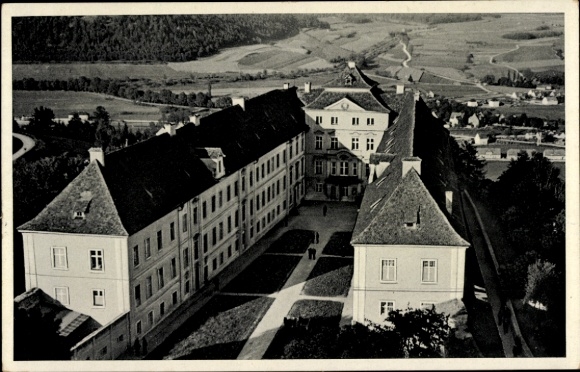 Ak Beilngries im Altmühltal Bayern, Schloss Hirschberg, Schlosshof