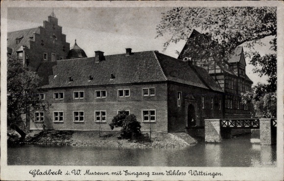 Postcard Gladbeck in the Ruhr area Westphalia, Museum, entrance to Wittringen Castle, architecture, water view