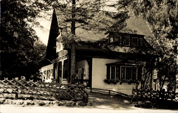 Ak Waldsieversdorf Märkische Schweiz, huis, bomen, tuinhek, raam, balkonleuning