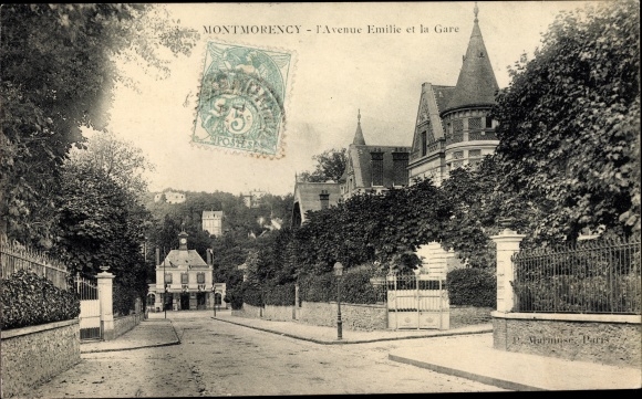 Postcard Montmorency Val d&#39;Oise, L&#39;Avenue Emilie et la Gare, view of the train station, street side
