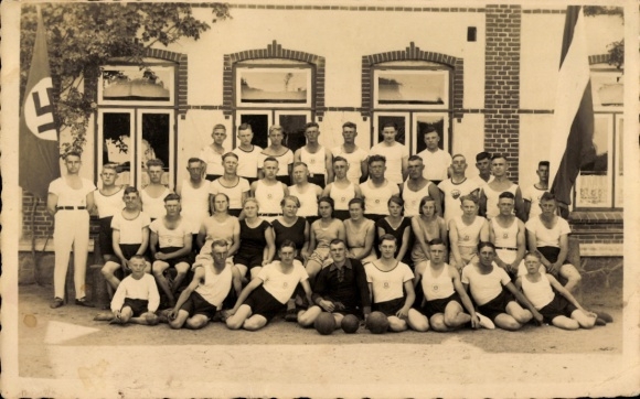 Foto Ak Groß Soltholz Großsolt in Schleswig Holstein, Turnverein, Gruppenbild