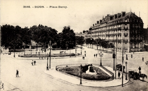KP Dijon Côte d'Or, Place Darcy w ludziach, drzewach, budynkach, ulicach, powozach konnych