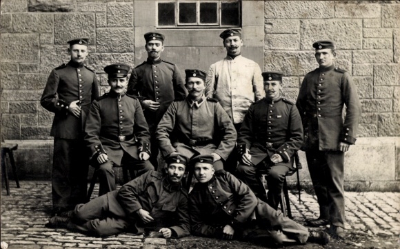 Photo Postcard Würzburg am Main Lower Franconia, German soldiers in uniform, group photo