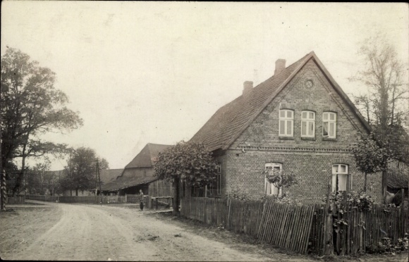 Photo Postcard Deblinghausen Steyerberg Lower Saxony, village street, building