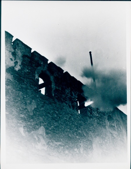 Photo film scene Tangier, the city with two faces, city wall, cannon, FRG 1952