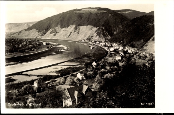 Ak Brodenbach a. d. Mosel, Panoramablick auf den Ort