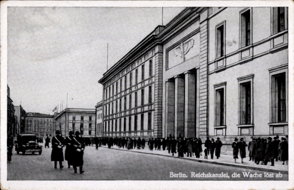 Postcard Berlin Mitte, Reich Chancellery, Guard relieves, Voßstraße, SS