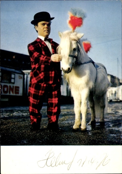 Postcard Klein Helmut, dwarf clown of the Circus Krone, Salto Mortale, favorite pony, autograph