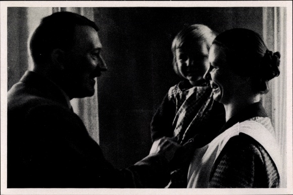 Collecting picture Adolf Hitler No. 56, mother&#39;s happiness, leader is visited by a mother and her daughter