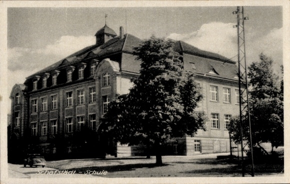 Ak Schafstädt Bad Lauchstädt Sachsen Anhalt, Schafstadt-Schule,  Schulgebäude, Bäume, straßennah
