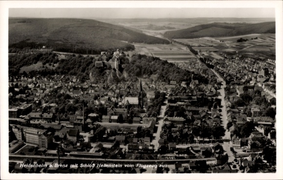 Ak Heidenheim an der Brenz Württemberg, Luftaufnahme von Heidenheim, Schloss Hellenstein, Stadtan